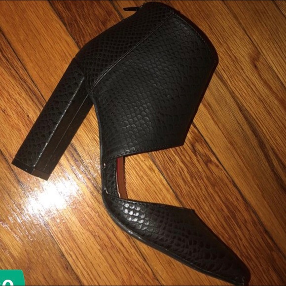 Heels - Picture 2 of 3